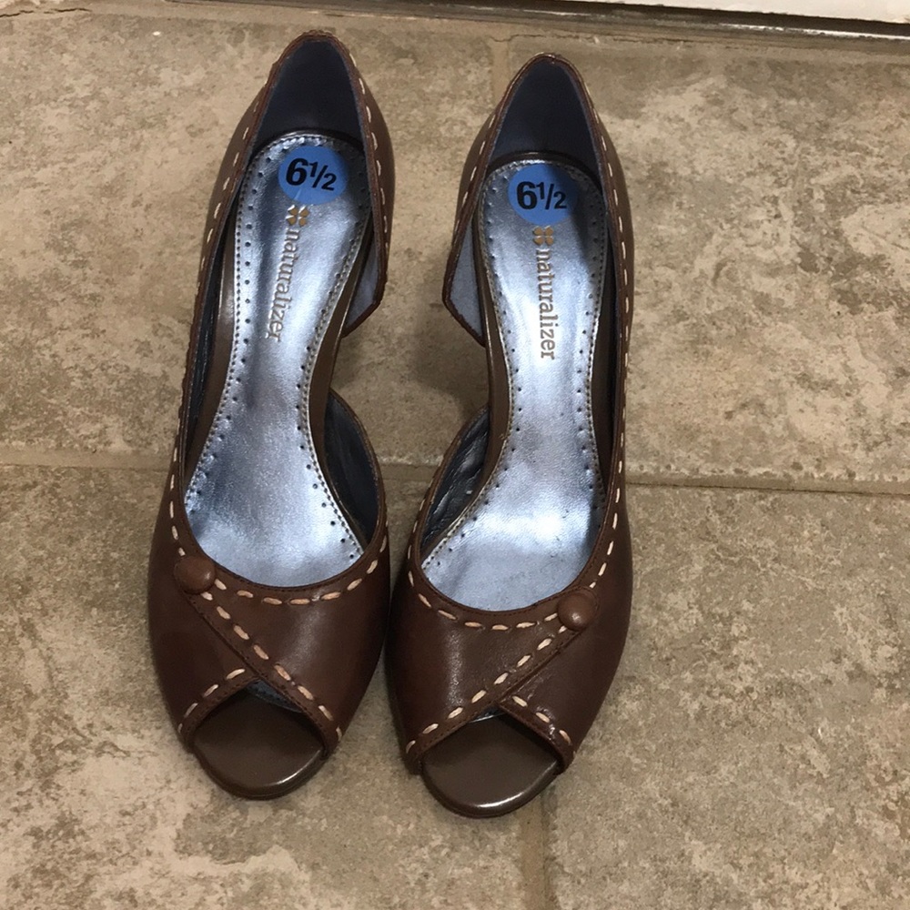 Naturalizer brown leather heels